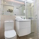 Modern In Downtown Area * בודפשט