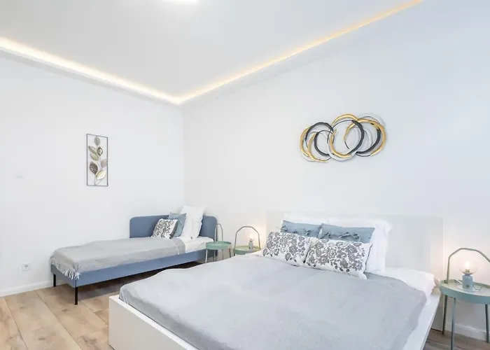 Modern In Downtown Area *
