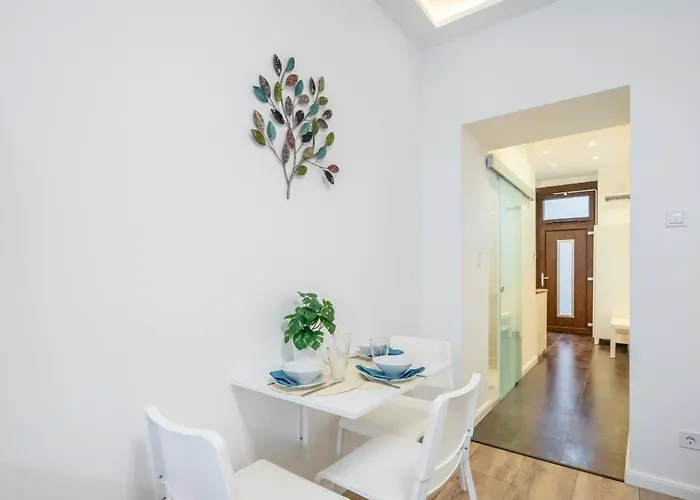 Modern In Downtown Area Apartment *