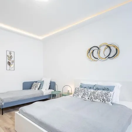 Modern In Downtown Area *