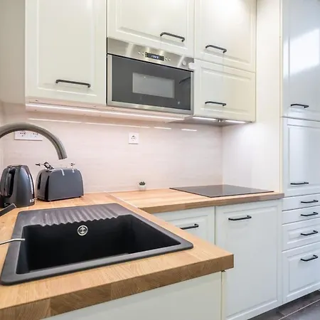 Modern In Downtown Area Apartamento
