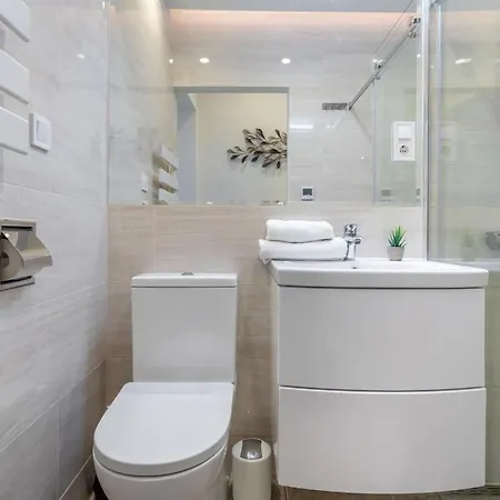 Apartment Modern In Downtown Area Budapest