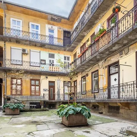 Modern In Downtown Area * Budapest