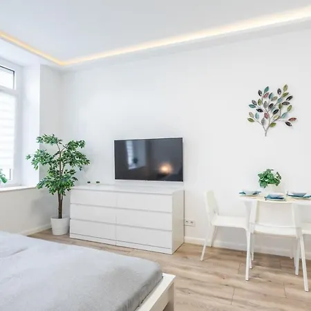 Modern In Downtown Area *